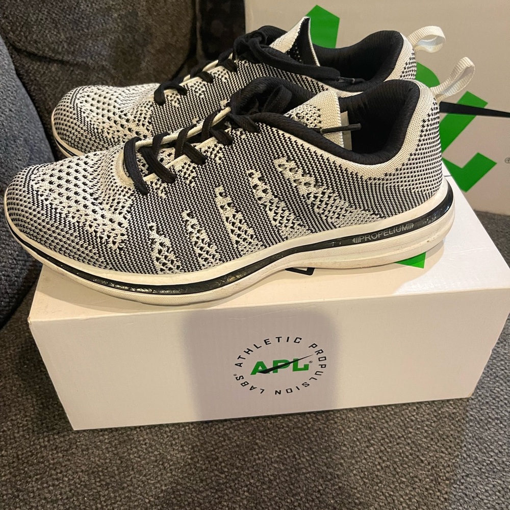 Black and white women’s APL sneakers - Picture 6 of 6